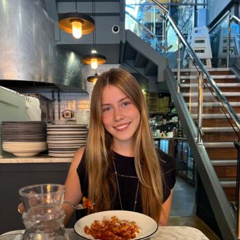 Babysitter in London: Ava