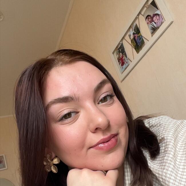 Babysitter in Évreux: Elyna