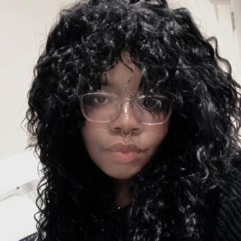 Babysitter in Matawan: Emily