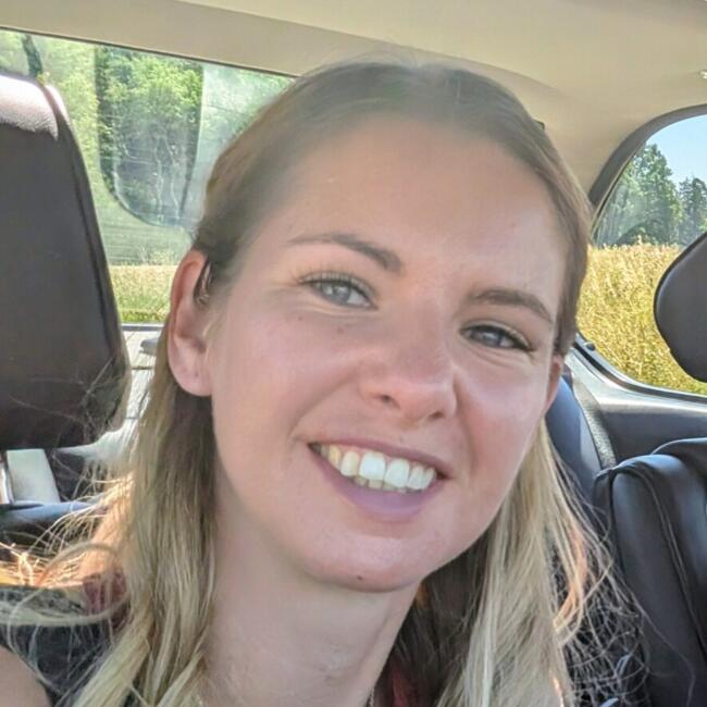 Babysitter in Röhrmoos: Julia