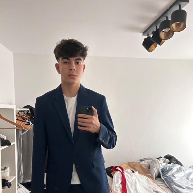 Babysitter in Oleiros: Aaron