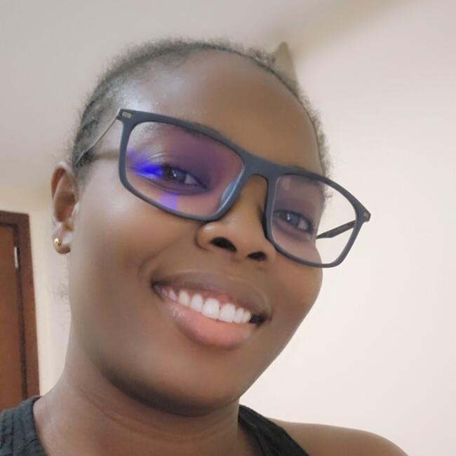 جليسة أطفال في إمارة الشارقة: Adaeze