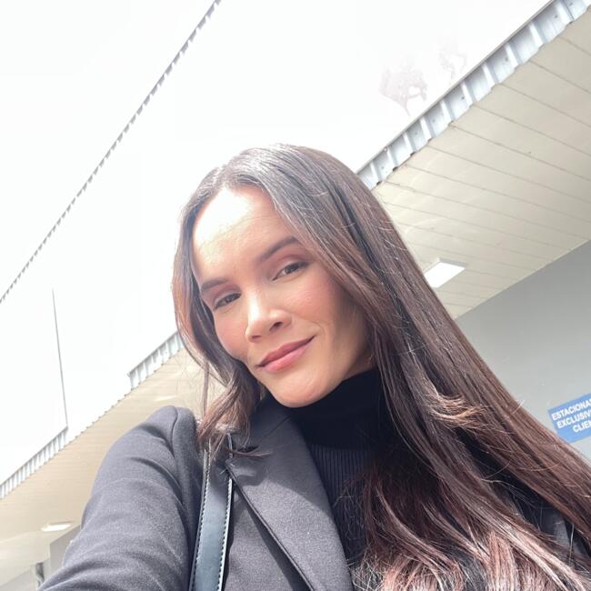 Babysitter in Cuiabá: Natália