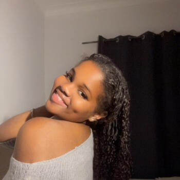 Babysitter in Almada: Mayara