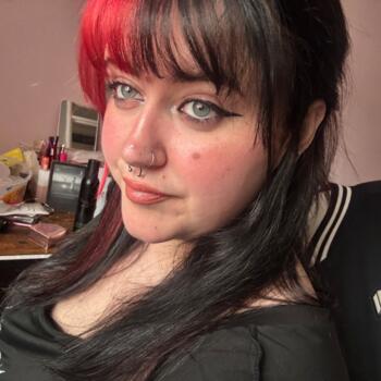 Babysitter in Wednesbury: Elise