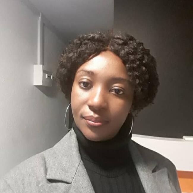 Baby-sitter in Rouen: Bessie