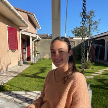 Babysitter Saint-Christoly-de-Blaye: Flavie