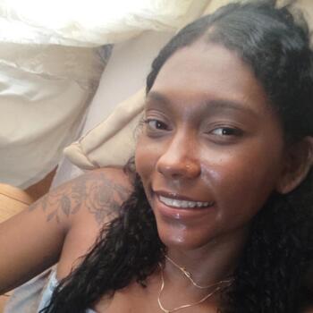 Babysitter in Pontal: Laíne