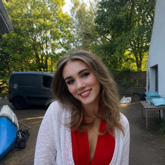 Babysitter in Castlebridge: Róisín