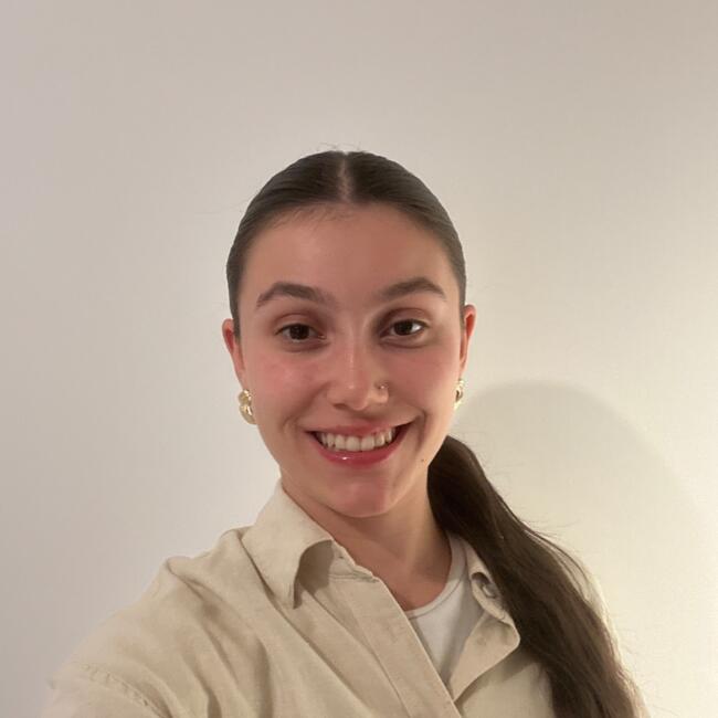 Babysitter in Cessy: Thaïs