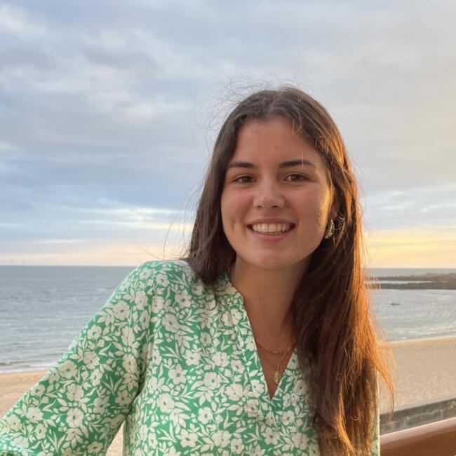 Babysitter in La Roche-sur-Yon: Alixe