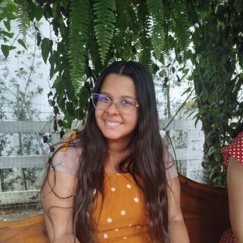 Babá Santa Luzia: Sarah