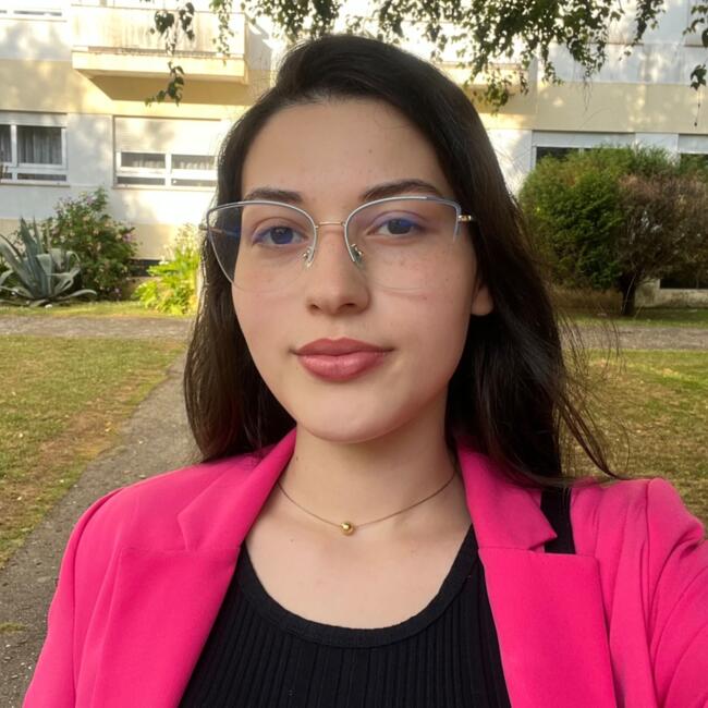 Babysitter em Viana do Castelo: Thais Vitoria