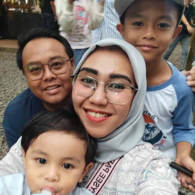 Lowongan pekerjaan babysitting di Jakarta: Astiani