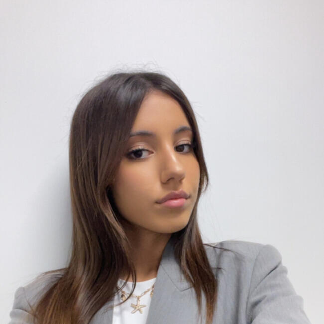 Babysitter in Rouen: Jasmine