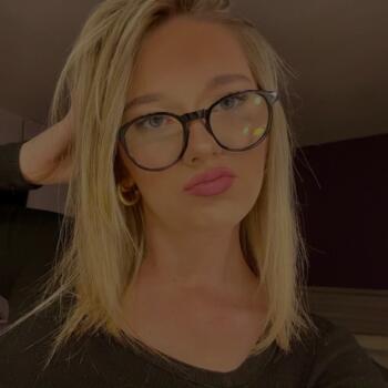 Babysitter in Jarnac: Elina