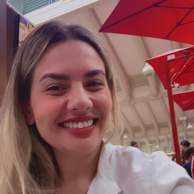 Emprego de babá em Blumenau: Mayara