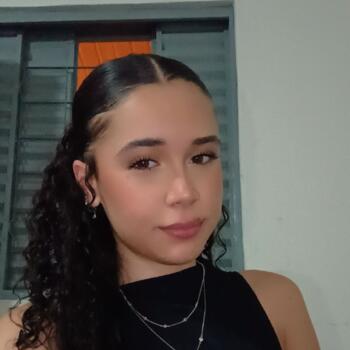Babysitter in Cuiabá: Bruna