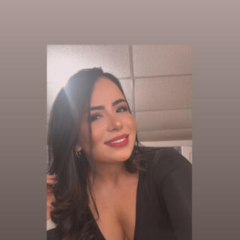 Babysitter in Lindenhurst: Valentina