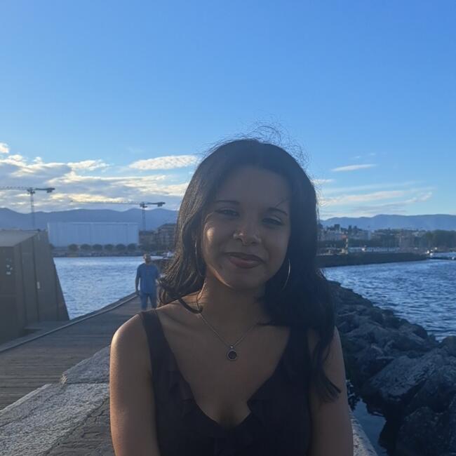 Babysitter in Saint-Genis-Pouilly: Lily