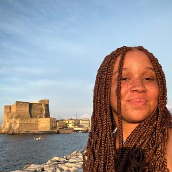 Babysitter in Almada: Kelly