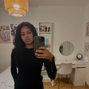 Babysitter in La Roche-sur-Yon: Olivia