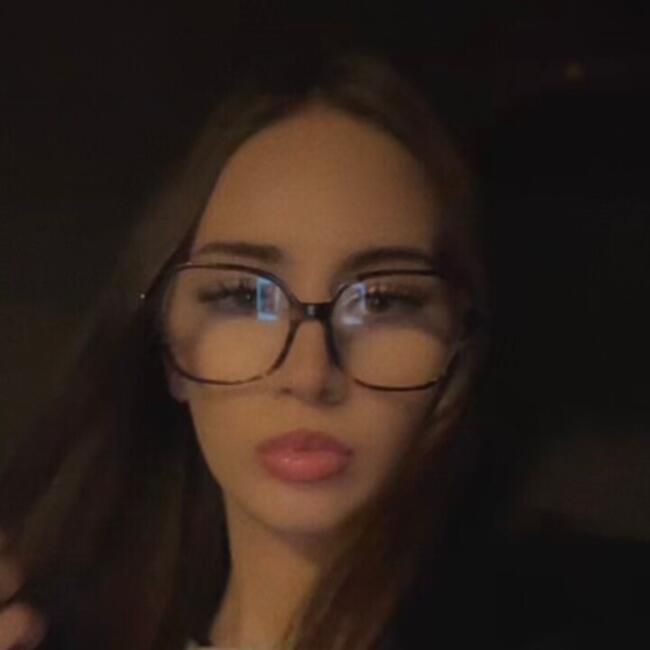 Babysitter in Bron: Alicia