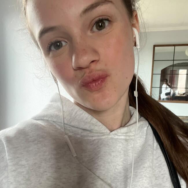 Babysitter in Marignier: Lily