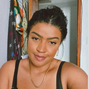 Babysitter in Juiz de Fora: Larissa
