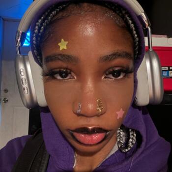 Babysitter in Brooklyn: Dabira