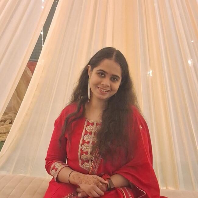 Babysitter in Surat: Himangee