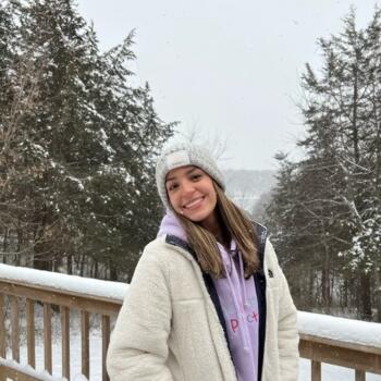 Babysitter in Arlington Heights: Gabi