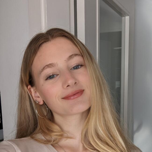 Babysitter in Canyelles (Comunidad Autónoma de Cataluña): Holly