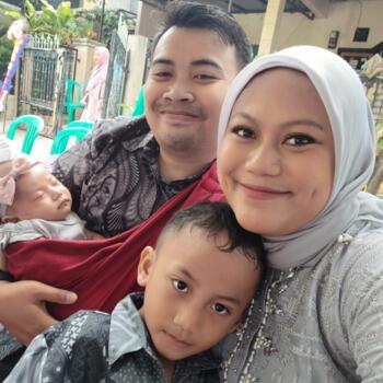 Babysitting job in Bandung: babysitting job Ardi