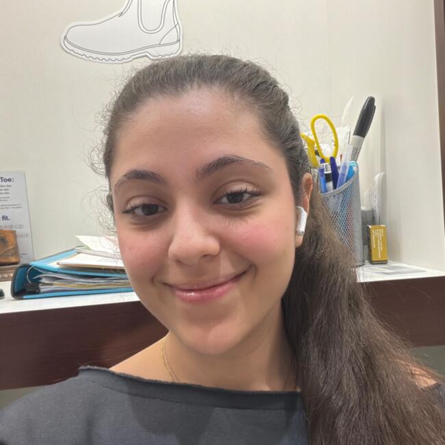 Babysitter in Richmond Hill: Roxanne