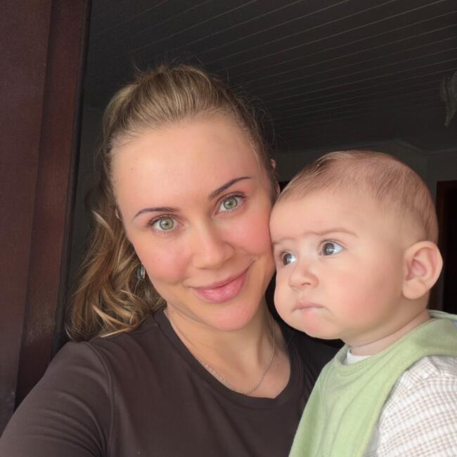 Emprego de babá em Joinville: Iasmini