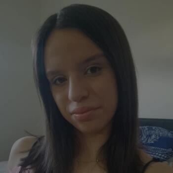 Babysitter in Les Clayes-sous-Bois: Anyssa