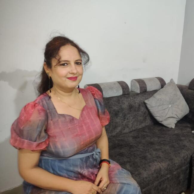 Babysitter in Delhi: Divya