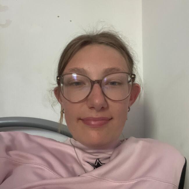 Babysitter in Frasnes-lez-Anvaing: Jade