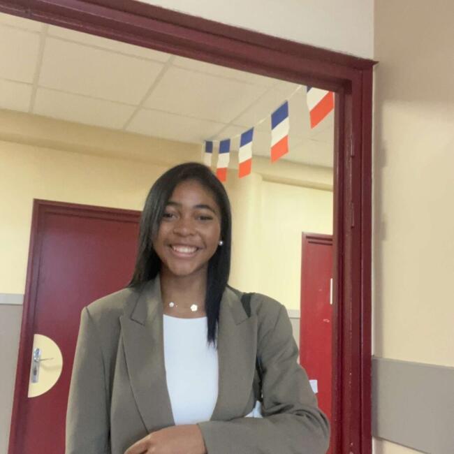 Babysitter in Villeneuve-d'Ascq: Nina
