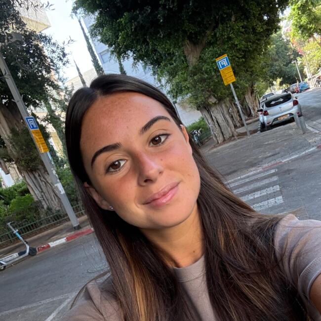בייביסיטר ב- תל אביב-יפו: Taly