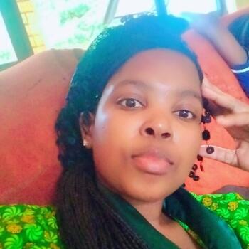 Babysitter in Krugersdorp: Nomzamo