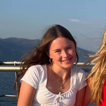 Babysitter Farnham: Ariana