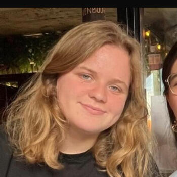 Babysitter in Paris: Chloé