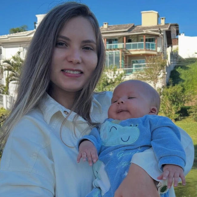 Emprego de babá em Palhoça: Carolini