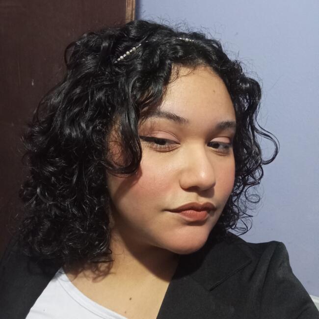 Babá em Joinville: Laura