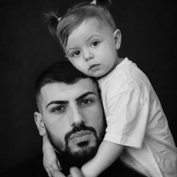 أحد الوالدين دبي: Bilal
