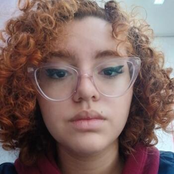 Babysitter in São Sebastião: Valentina