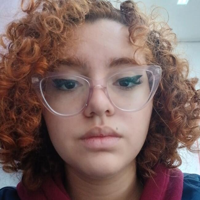 Babysitter in São Sebastião: Valentina