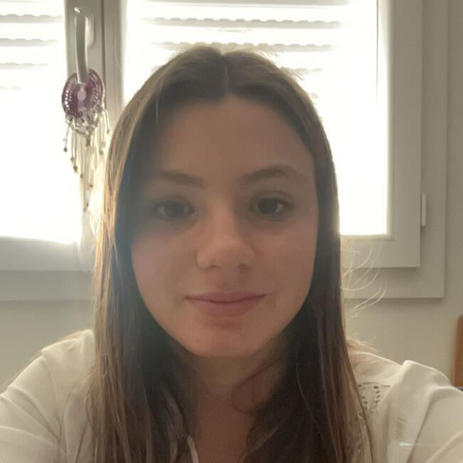 Babysitter in Saint-Caprais-de-Bordeaux: Faustine